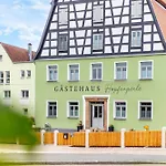 Mit Terrasse 