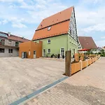 Mit Terrasse 