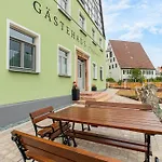 Mit Terrasse 