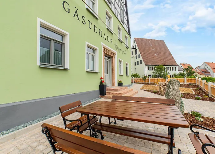 Mit Terrasse 